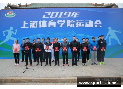 体育明星与荣耀证书的合影展现他们的奋斗与成就